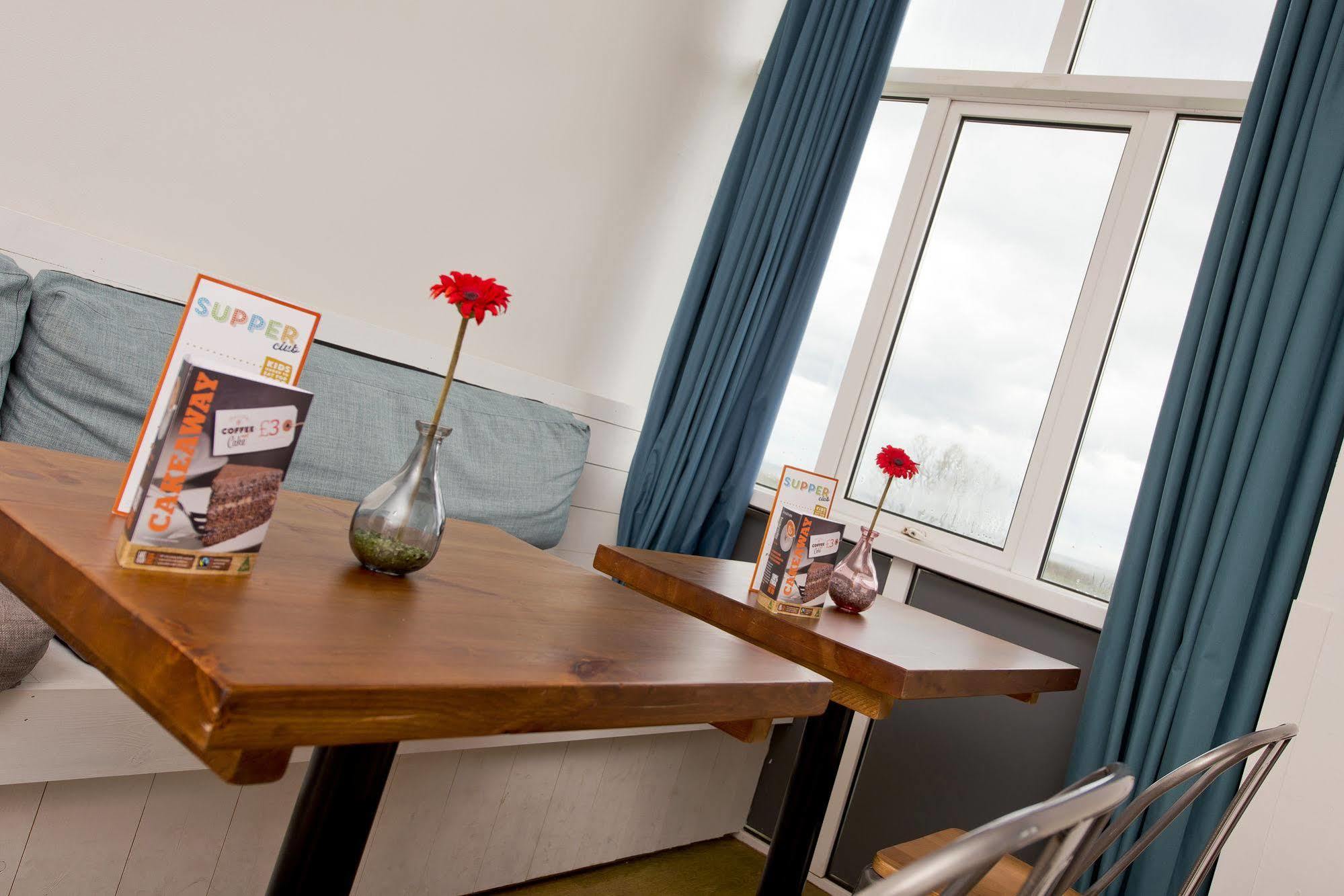 Hostel Yha Manorbier Tenby Exteriér fotografie